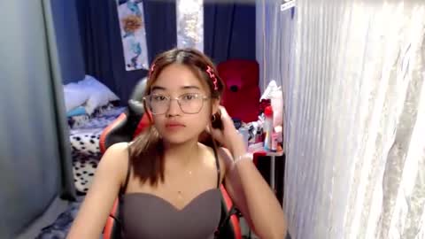 urlovelychinita online show from 8, 1, 2025