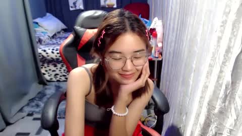 urlovelychinita online show from 8, 1, 2025