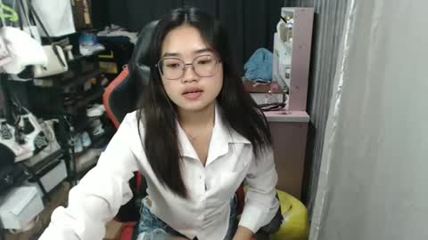 urlovelychinita online show from 4, 10, 2025