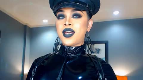 UrMajestyTyra online show from 21, 1, 2025