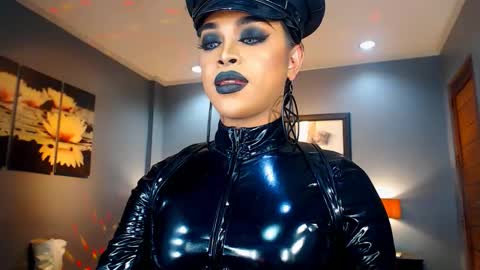 UrMajestyTyra online show from 21, 1, 2025