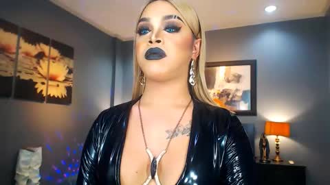 UrMajestyTyra online show from 24, 2, 2025