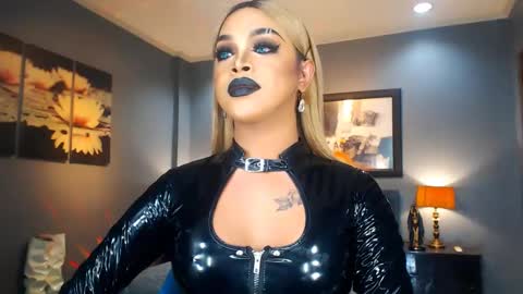 UrMajestyTyra online show from 25, 2, 2025