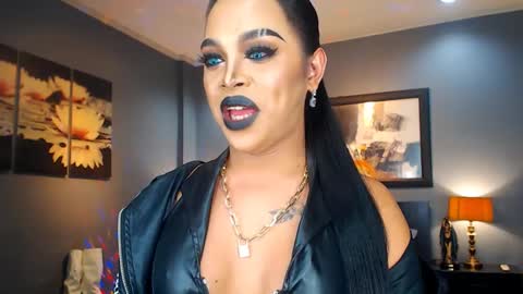 UrMajestyTyra online show from 4, 3, 2025