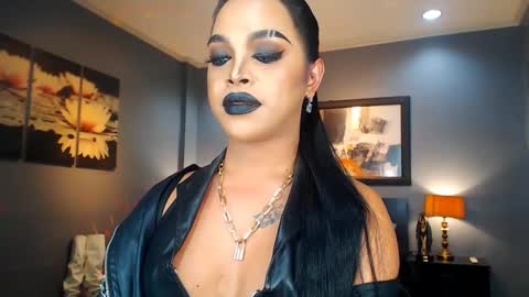 UrMajestyTyra online show from 4, 3, 2025