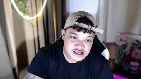 Snapshot of urmilky_shooterxx chatting on 8, 10, 2025 Drei online show from 8, 10, 2025