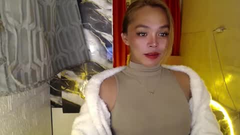 Snapshot of ursexy_debra chatting on 21, 2, 2025 TYRA online show from 21, 2, 2025