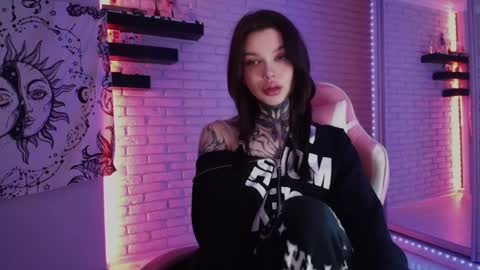 Snapshot of uwu_eva chatting on 17, 12, 2024 Eva online show from 17, 12, 2024