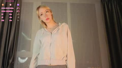 Snapshot of uwu_flower chatting on 19, 2, 2026 Chloe online show from 19, 2, 2026