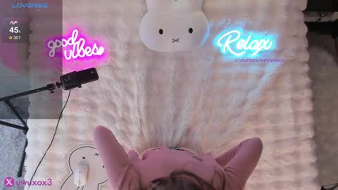 Snapshot of uwuxo chatting on 24, 11, 2025 Romy online show from 24, 11, 2025