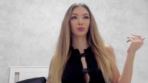 Mia online show from 19, 9, 2025