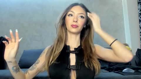 Snapshot of v_deville chatting on 19, 1, 2026 Mia online show from 19, 1, 2026