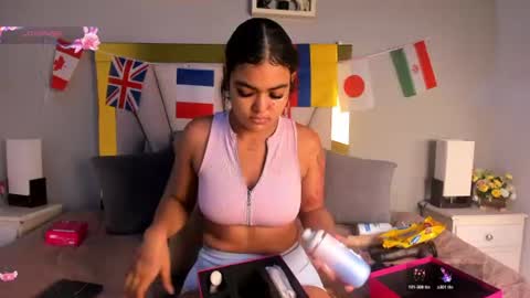 Snapshot of vahiolet_fuentes chatting on 2, 7, 2026 vahioleth online show from 2, 7, 2026