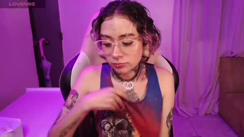 Vainilla Independent model online show from 22, 2, 2025