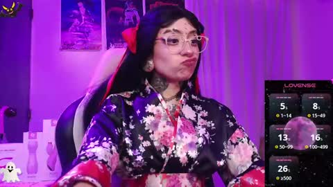 Vainilla Independent model online show from 9, 3, 2025