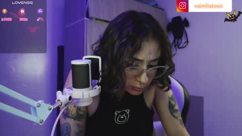 Vainilla Independent model online show from 4, 10, 2025