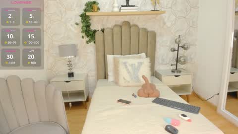 Snapshot of vaiolet__ chatting on 10, 12, 2024 Vaiolet online show from 10, 12, 2024