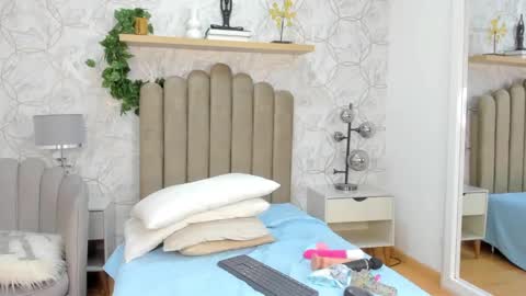 Snapshot of vaiolet__ chatting on 30, 12, 2024 Vaiolet online show from 30, 12, 2024