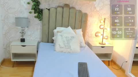 Snapshot of vaiolet__ chatting on 3, 2, 2025 Vaiolet online show from 3, 2, 2025