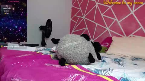 Snapshot of val_angelll chatting on 9, 10, 2025 valentina online show from 9, 10, 2025