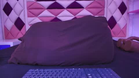 Snapshot of vale_castro1 chatting on 9, 11, 2025 Valentina online show from 9, 11, 2025