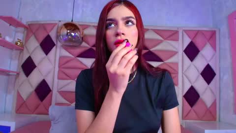 Snapshot of vale_castro1 chatting on 12, 11, 2025 Valentina online show from 12, 11, 2025