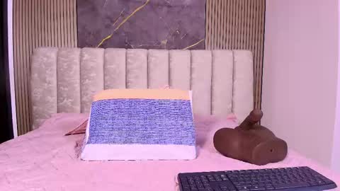 Snapshot of vale_castro1 chatting on 2, 12, 2025 Valentina online show from 2, 12, 2025