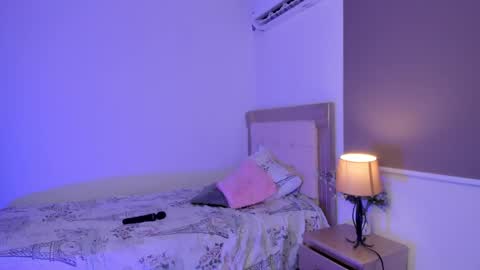 Snapshot of vale_kross chatting on 2, 12, 2024 HI IM NEW online show from 2, 12, 2024