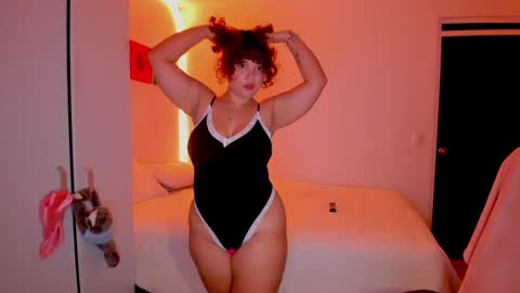 valen_smile_ online show from 12, 1, 2025