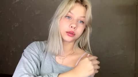 Snapshot of valenestimus chatting on 28, 11, 2025 Olachka online show from 28, 11, 2025