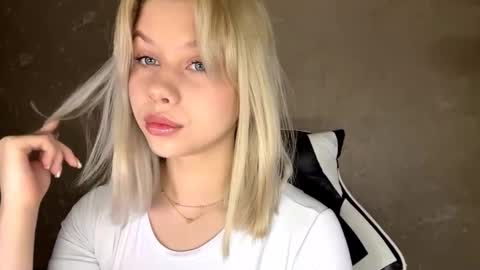 Snapshot of valenestimus chatting on 29, 11, 2025 Olachka online show from 29, 11, 2025