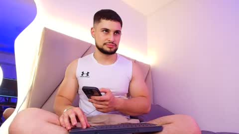Snapshot of valenssio_moretti chatting on 2, 7, 2026 valenssio_moretti online show from 2, 7, 2026