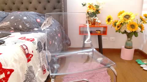 Valen Ferrer online show from 16, 12, 2024