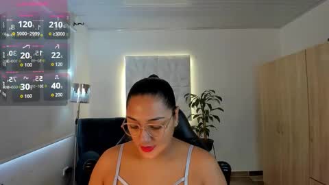 Snapshot of valentina_xx69 chatting on 7, 10, 2025 Valentina online show from 7, 10, 2025