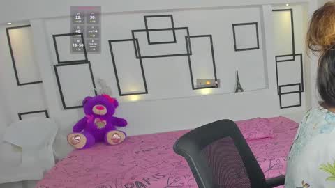 valentinamontoya online show from 14, 1, 2025