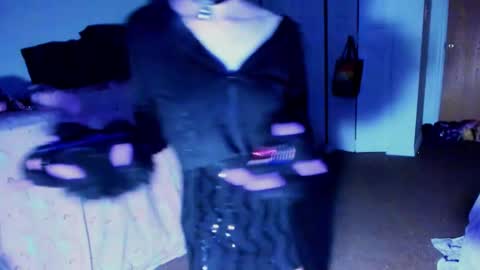 Tina Bates online show from 15, 9, 2025