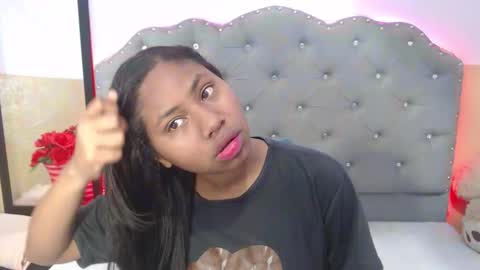 Snapshot of valentinavega18x chatting on 18, 11, 2025 valentina vega online show from 18, 11, 2025