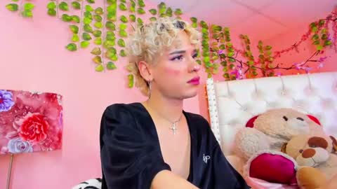 Snapshot of valentinee_xo chatting on 4, 7, 2026 valentinee_xo online show from 4, 7, 2026
