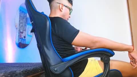 Snapshot of valentino_fs chatting on 11, 10, 2025 Mistery Guy online show from 11, 10, 2025