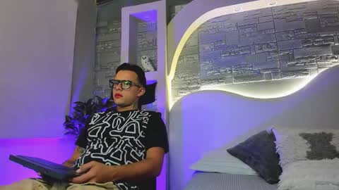 valentino_moretti online show from 1, 12, 2025