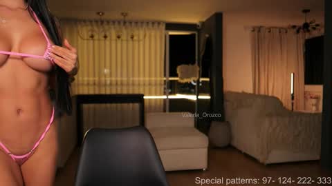 Snapshot of valeria_orozco chatting on 18, 10, 2025 valeria_orozco online show from 18, 10, 2025