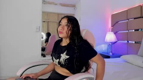Snapshot of valeria_usuga chatting on 30, 4, 2026 valeria_usuga online show from 30, 4, 2026