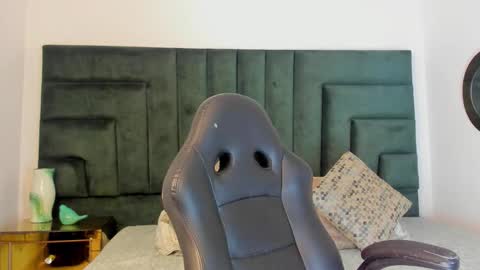 Snapshot of valeriemattson chatting on 18, 12, 2025 Valerie Mattson online show from 18, 12, 2025