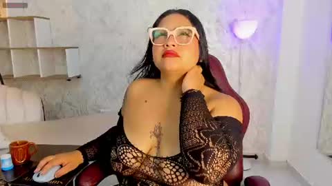 Valeria GomezGMT-5 2200-0600 online show from 24, 6, 2026