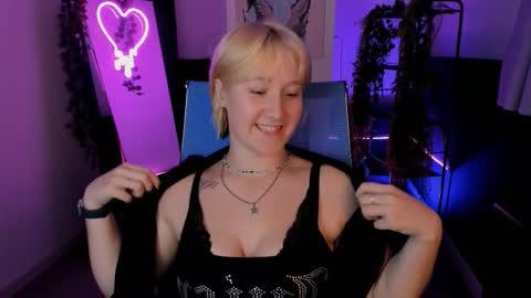 Snapshot of valeriiemills chatting on 9, 9, 2025 Valerie online show from 9, 9, 2025