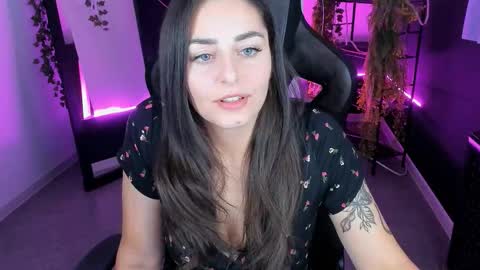 Snapshot of valeriiemills chatting on 9, 10, 2025 Valerie online show from 9, 10, 2025