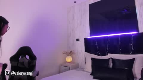 Val online show from 11, 9, 2025