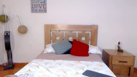 Snapshot of valesantodomingo chatting on 15, 10, 2025 Sofia online show from 15, 10, 2025