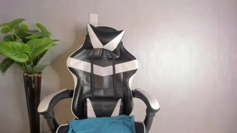 Snapshot of valetino_stonee chatting on 17, 5, 2026 Valentino online show from 17, 5, 2026
