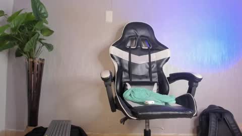 Snapshot of valetino_stonee chatting on 24, 5, 2026 Valentino online show from 24, 5, 2026